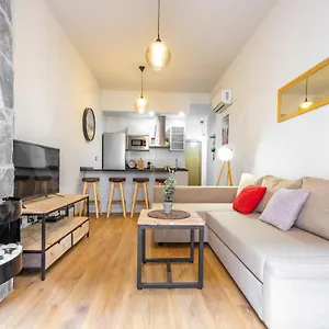 Apartamento Cozy Flat With Common Pool & Parking - Center By Rems, Málaga